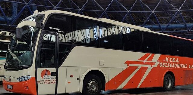 Σύγκρουση λεωφορείου του ΚΤΕΛ Θεσσαλονίκης με μικρό φορτηγό