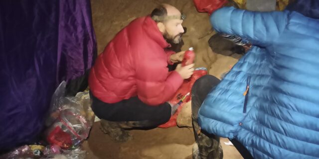 Τουρκία: Δραματικές ώρες για σπηλαιολόγο – Σε εξέλιξη επιχείρηση απεγκλωβισμού