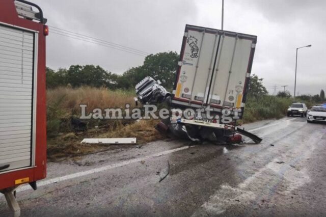 Φθιώτιδα: Σοβαρό τροχαίο με μία νεκρή γυναίκα – Νταλίκα διέλυσε δύο ΙΧ