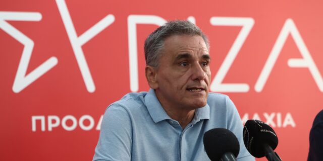 Τσακαλώτος: “Η ακροδεξιά είναι εδώ, δεν υπάρχουν περιθώρια για ίσες αποστάσεις”