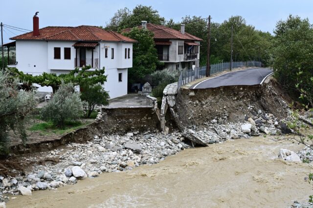 Βόλος: Ανυπολόγιστη η καταστροφή – Χωρίς νερό η πόλη, εγκλωβισμένοι στο Πήλιο
