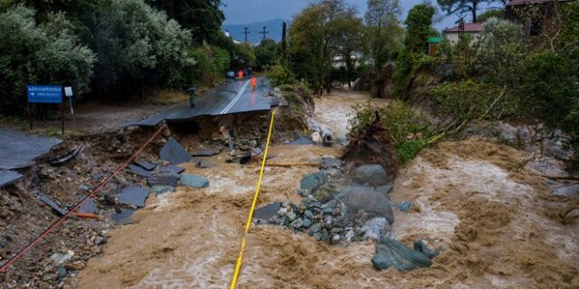 Κακοκαιρία: Δραματική η κατάσταση σε Θεσσαλία και Στερεά – Θρήνος για τους νεκρούς, αγωνία για τους αγνοούμενους