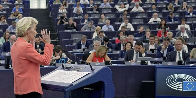 Ούρσουλα φον ντερ Λάιεν: Οι αναφορές σε φυσικές καταστροφές σε Ελλάδα και Ισπανία και σε μια “γεωπολιτική Ένωση”