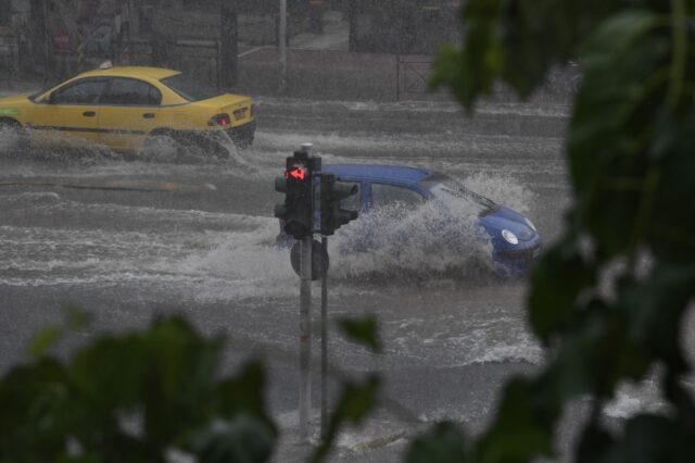 Περιορισμένα τα περιστατικά από την κακοκαιρία – Πού σημειώθηκαν προβλήματα