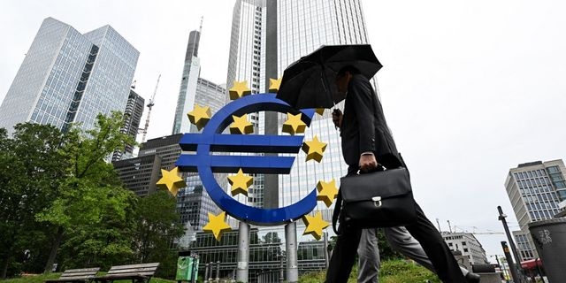 ΕΚΤ: Πόλεμος και ενεργειακό σοκ μπορεί να πλήξουν τη ζώνη του ευρώ