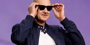 «Γυαλιά διεστραμμένων»: Αντιδράσεις για τα smart glasses της Meta μετά από αποκαλύψεις για παρακολούθηση