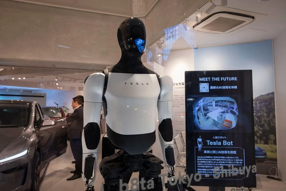 Σκουπίζουν, τρέχουν, χορεύουν για 8 ώρες: Πώς οι εργαζόμενοι της Tesla εκπαιδεύουν το ρομπότ Optimus