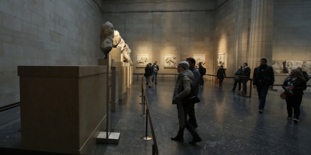 Τα νέα ρούχα της Θεάς: Νέα έρευνα φέρνει στο φως την πολυχρωμία των γλυπτών του Παρθενώνα