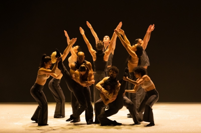 Dance Me της διάσημης ομάδας Ballets Jazz Montréal