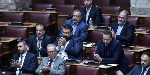 Καλούνται ως ύποπτοι 11 βουλευτές των Σπαρτιατών για τον ρόλο Κασιδιάρη