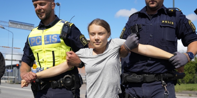 Πρόστιμο στη Γκρέτα Τούνμπεργκ επειδή δεν υπάκουσε σε εντολή της αστυνομίας