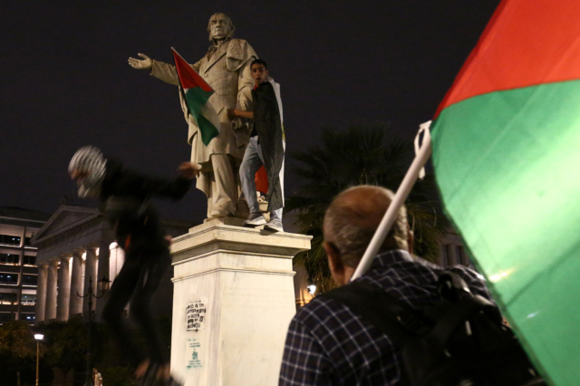 “Βλέπω τους ανθρώπους μας στην τηλεόραση να σκοτώνονται και με σκοτώνει κι εμένα”