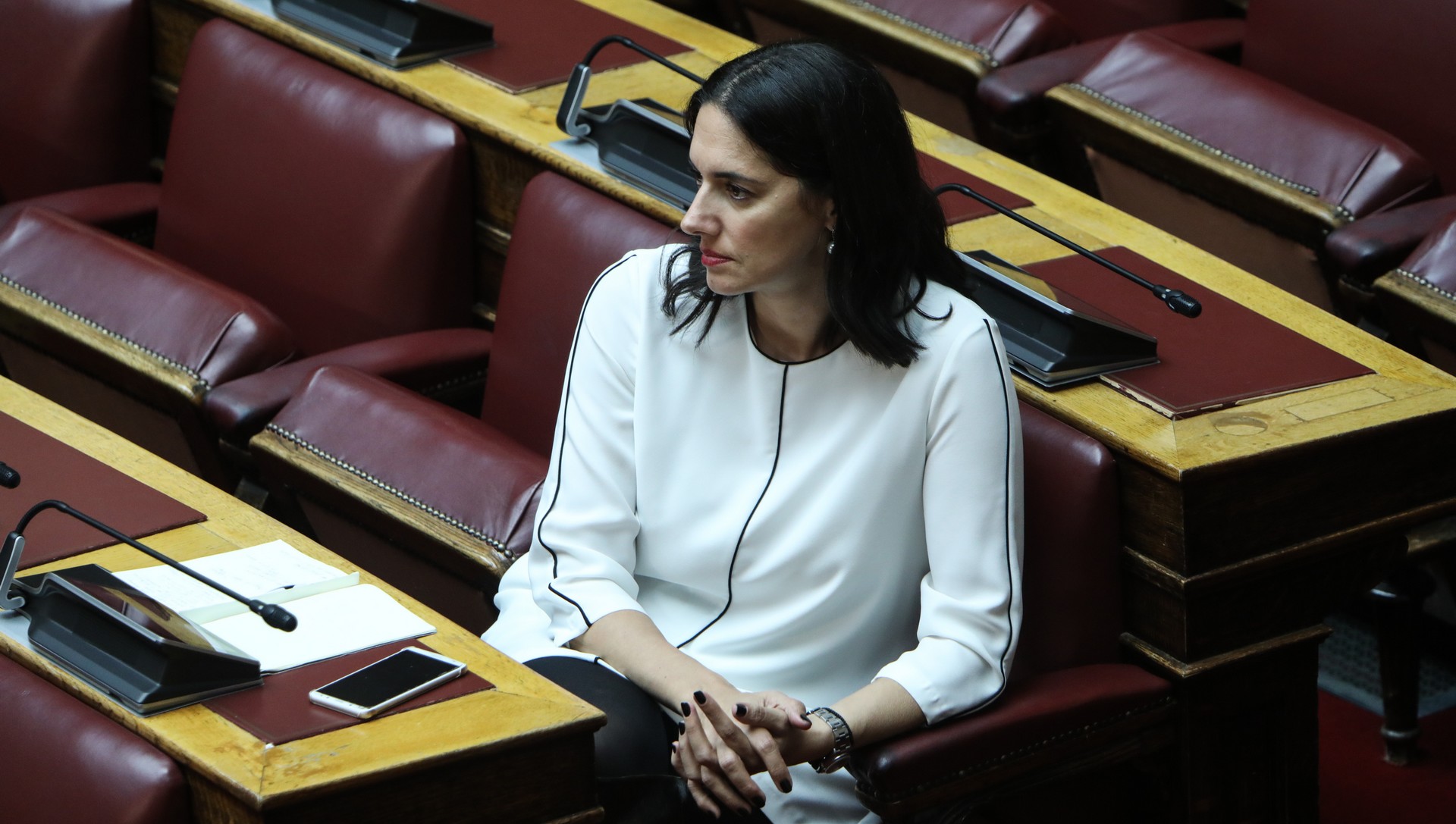 Η Νόνη Δούνια στη Βουλή