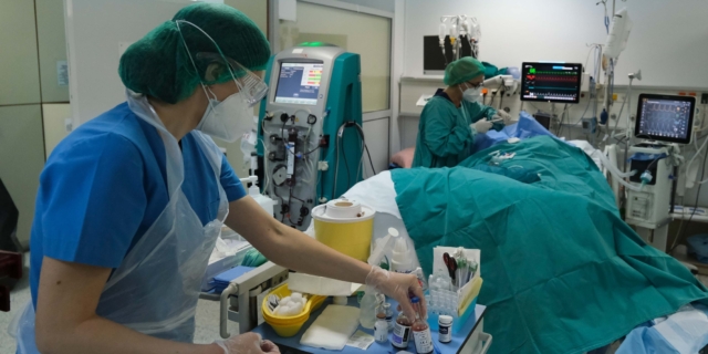ΕΟΔΥ: Εβδομάδα με 48 νεκρούς με κορονοϊό και 38 διασωληνωμένους