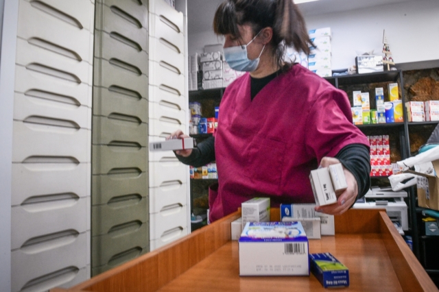 Ελλείψεις φαρμάκων: Διαψεύδουν το υπουργείο Υγείας οι φαρμακοποιοί