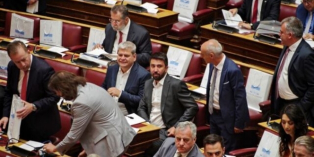 Ο Οζγκιούρ Φερχάτ στη Βουλή