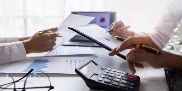 Έντοκα γραμμάτια Δημοσίου: Ο διπλός στόχος της μόνιμης συμμετοχής στις δημοπρασίες μικροεπενδυτών