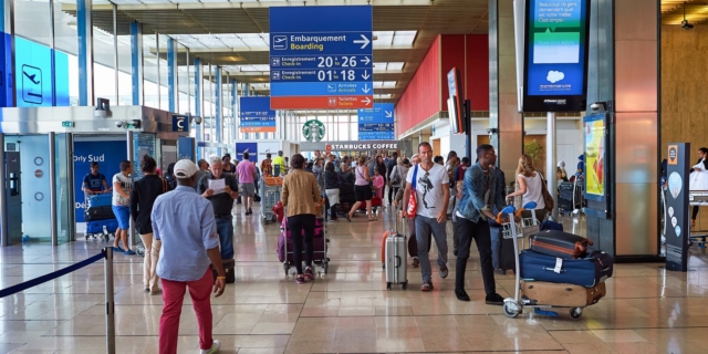Γαλλία: Νέοι συναγερμοί για βόμβα σε 18 αεροδρόμια – Εκκενώθηκαν 10