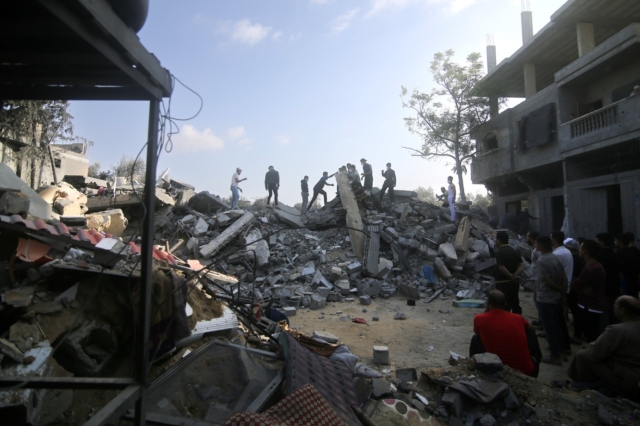 Σαρωτικοί βομβαρδισμοί στη Γάζα: Πάνω από 300 νεκροί – Θα υπάρξουν “σοβαρές συνέπειες” λέει το Ιράν