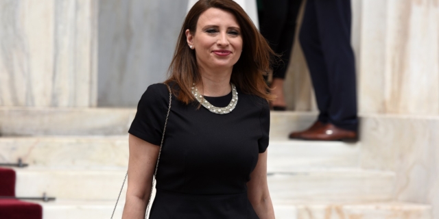 ΣΥΡΙΖΑ: Η Νίνα Κασιμάτη στηρίζει υποψήφιο της ΝΔ και προκαλεί αντιδράσεις