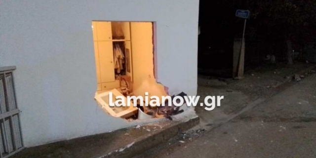Λαμία: Απίστευτο τροχαίο, έχασε τον έλεγχο και γκρέμισε τοίχο σπιτιού