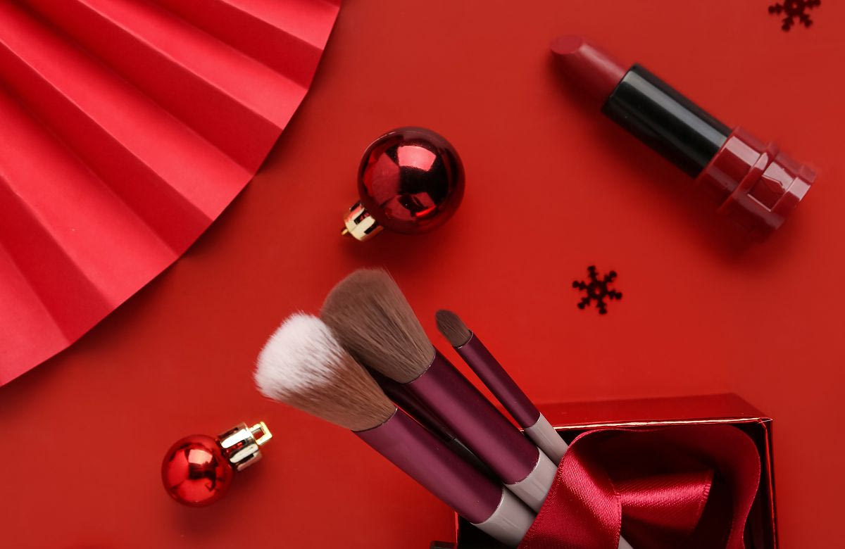 New Year, New Glow: Glam makeup για να υποδεχθείτε με λάμψη το 2026