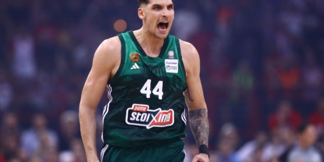 Ολυμπιακός – Παναθηναϊκός 54-66: Μυθικός Μήτογλου στο ΣΕΦ για τη μεγάλη πράσινη επιστροφή