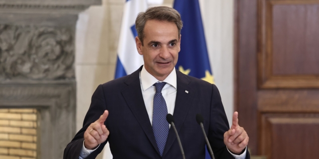 Ο Μητσοτάκης στηρίζει το “αμυνόμενο Ισραήλ” και βλέπει έξαρση του μεταναστευτικού