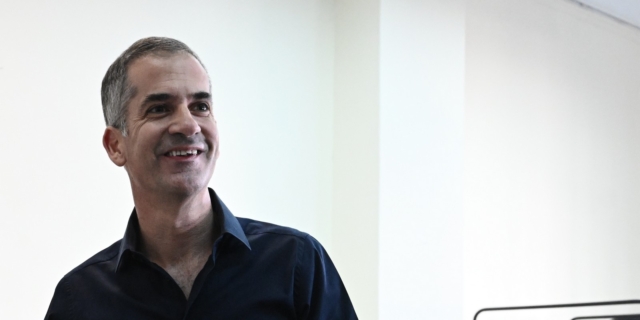 Ψήφισε ο Κώστας Μπακογιάννης: “Να παρακαλέσω, πριν τη βόλτα σας, να πάτε στην κάλπη”