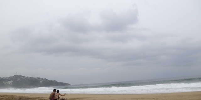 Τουρίστες στην ακτή του Ακαπούλκο