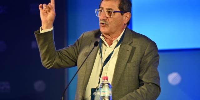 O δήμαρχος Πατρέων, Κώστας Πελετίδης