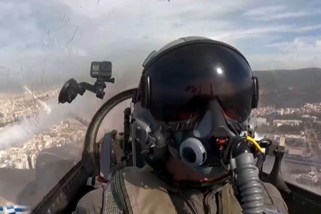 28η Οκτωβρίου: Το μήνυμα του πιλότου του F-16 από τον ουρανό της Θεσσαλονίκης