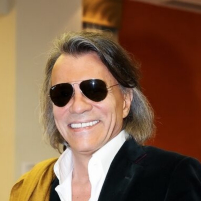 Ο Ηλίας Ψινάκης