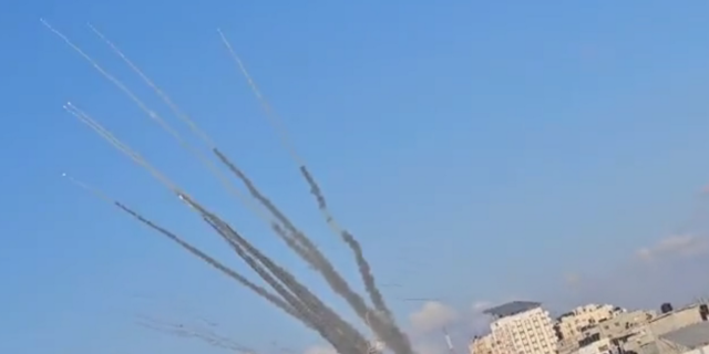 Βίντεο: Η Χαμάς σφυροκοπά με ρουκέτες την πόλη Ασκελόν