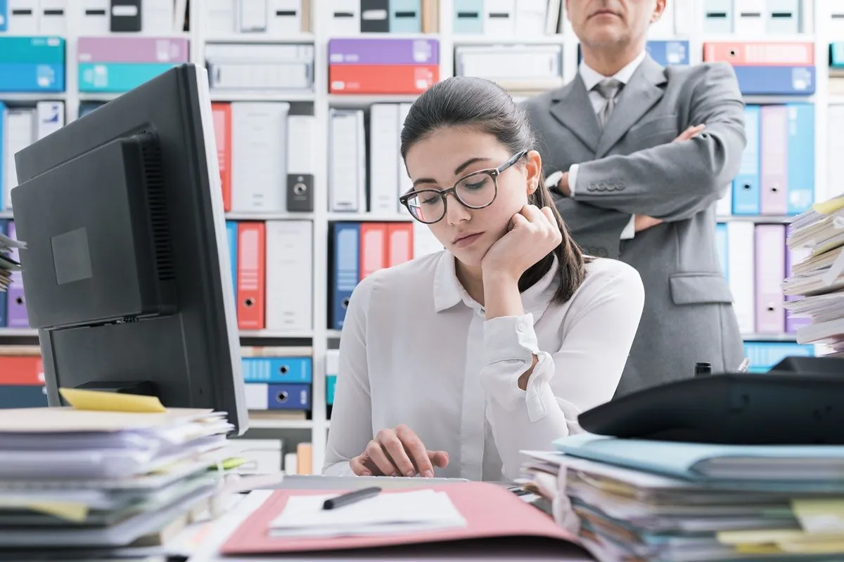 Γιατί οι micromanagers είναι οι πιο ενοχλητικοί συνάδελφοι – Και πώς επηρεάζουν την παραγωγικότητα