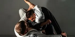 Γιατί οι επιχειρηματικές ελίτ, από τον Μαρκ Ζούκερμπεργκ έως τον Έλον Μασκ, έχουν πάθει εμμονή με το ζιου ζίτσου