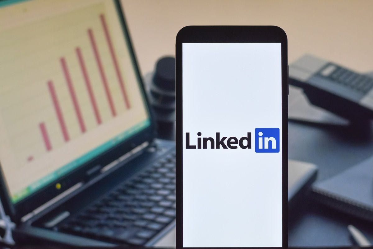 Ο CEO του LinkedIn αποκαλύπτει τις 5 δεξιότητες που θα σε κάνουν «αναντικατάστατο» στην εποχή της AI