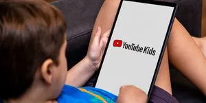 YouTube και AI: Τι βλέπουν τα παιδιά και γιατί ανησυχούν οι ειδικοί