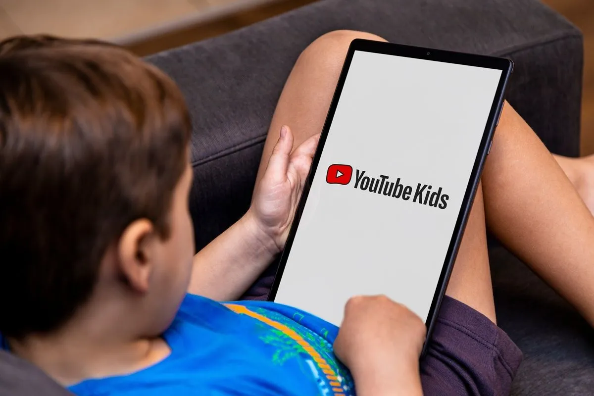 YouTube και AI: Τι βλέπουν τα παιδιά και γιατί ανησυχούν οι ειδικοί