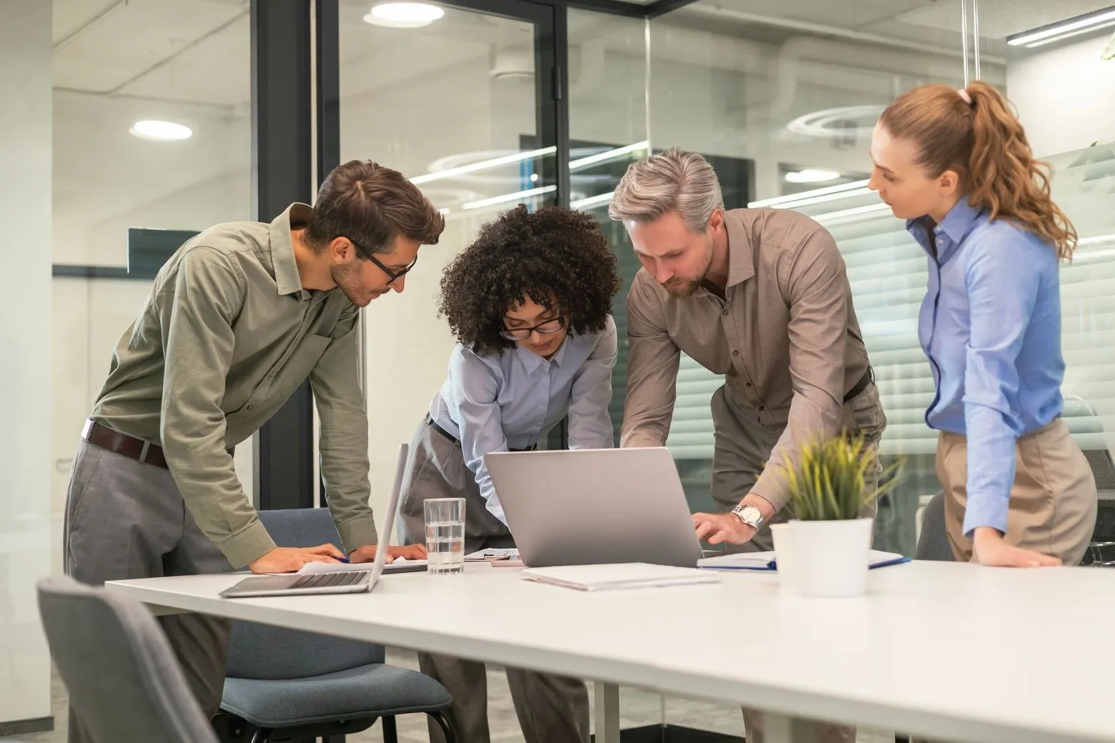 Τα μαθήματα που πήραν 15 CEOs από την πρώτη τους δουλειά