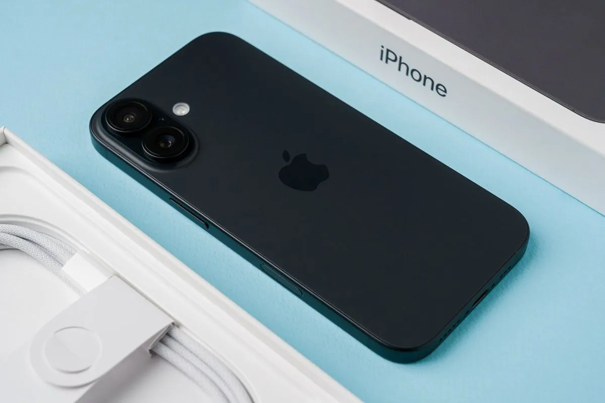 Τι σημαίνει τελικά το «i» στο iPhone; Η απάντηση του Στιβ Τζομπς