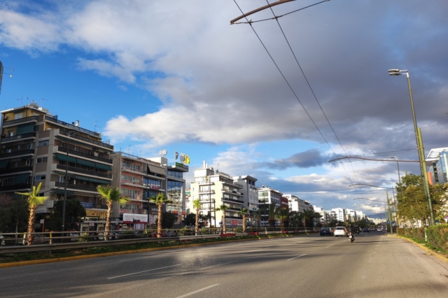 Καιρός Αθήνα: Αίθριος με τοπικές νεφώσεις