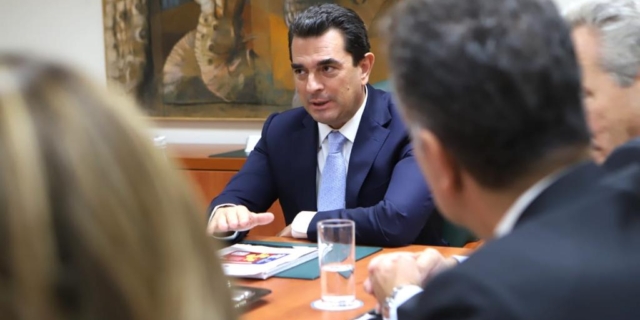 Σκρέκας: Μήνυμα για μειώσεις τιμών στην ελληνική βιομηχανία τροφίμων – Η απάντηση της αγοράς