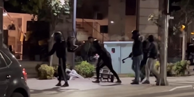 Θεσσαλονίκη: Οπαδική επίθεση σε μπαρ με τσεκούρι και taser – Βίντεο ντοκουμέντο