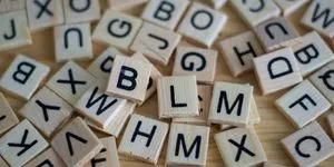 Οι λέξεις της χρονιάς για το 2025: Μια κοινωνία στα όριά της