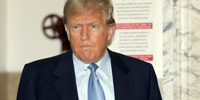 Ο Τραμπ απειλείται με φυλάκιση λόγω συκοφαντικής ανάρτησης που δεν κατέβασε