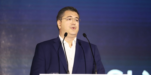 Ο Απόστολος Τζιτζικώστας