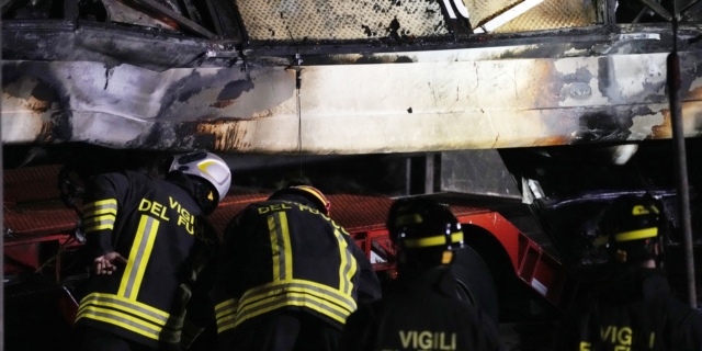 Δυστύχημα μετά από πτώση λεωφορείου από γέφυρα έξω από την Βενετία