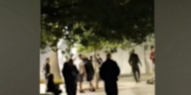 Πλατεία Συντάγματος: Άγρια συμπλοκή μεταξύ ανηλίκων – Βίντεο ντοκουμέντο