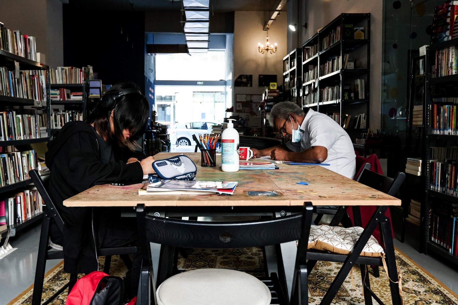 Βιβλιοθήκη "We Need Books"